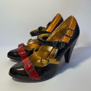 Pin-up Style Faux Patent Leather Pumps!
